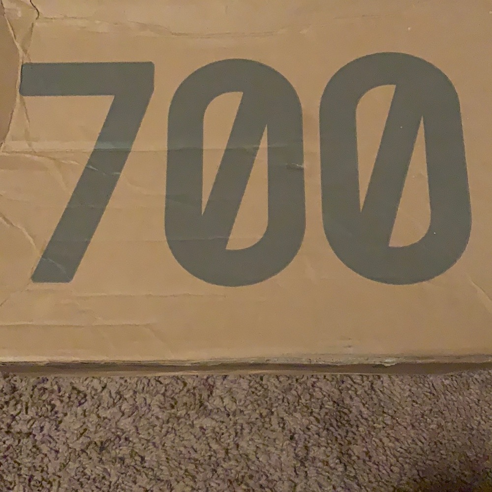 Yeezy boost 700